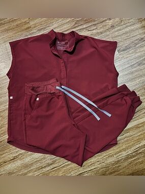 Figs Burgundy Set. Rafaela Top in M. Zamora Jogger Scrub Pants in M/P